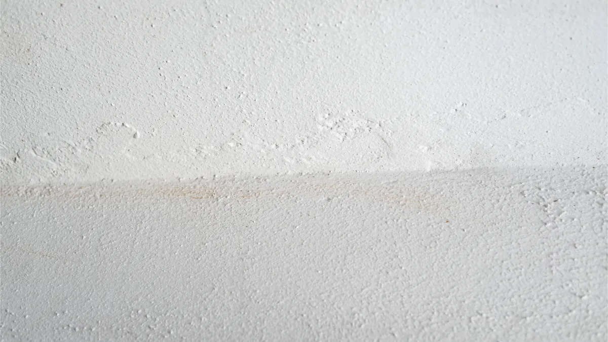 Superficie de pared con revoque fino lista para aplicar Tarquini – ejemplo de base adecuada para un buen acabado